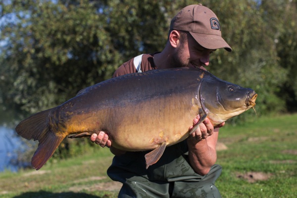 Een rig in het water vangt meer dan gerommel in je tacklebox...