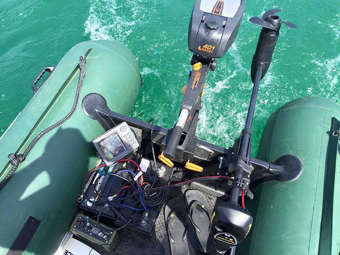 Zorg dus dat je je spullen in orde hebt voordat je het (grote) water op gaat: boot, zwemvest, motor en een volle accu. Foto: Arjan Verkoelen.