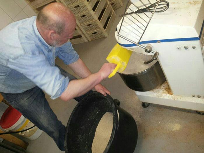 Boilieproductie in bedrijf.