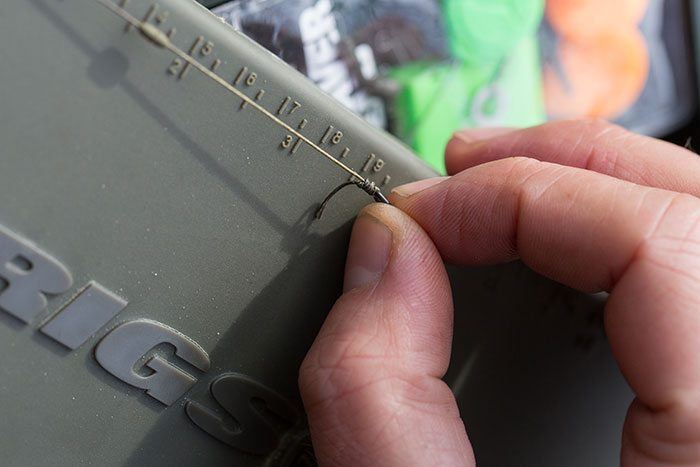 Aan de buitenzijde van de safe kan je eenvoudig de lengte van je rigs bepalen