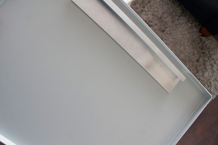 De achterzijde van de 'herinnering' op alumium. Deze zijde komt tegen de muur.