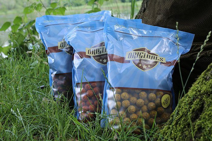 2.-De-First-Choice-range-van-Originals-bestaat-uit-drie-smaken-boilies-namelijk;--een-mierzoete-Scopex,-een-zoete-nootachtige-Maple-Pistache-en-een-eiwitrijke-Liver-Squid.