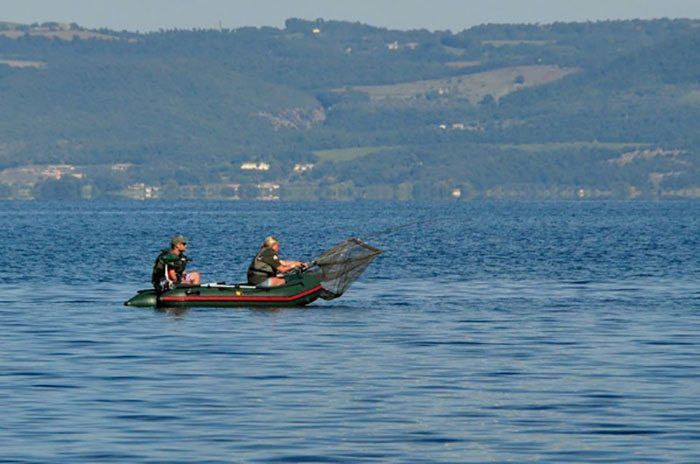 Het was hard werken op het meer van Bolsena.