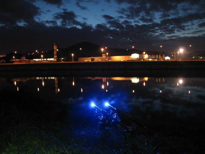 Naast dat er grote karpers zwemmen zijn de wateren ook nog eens ronduit prachtig.
