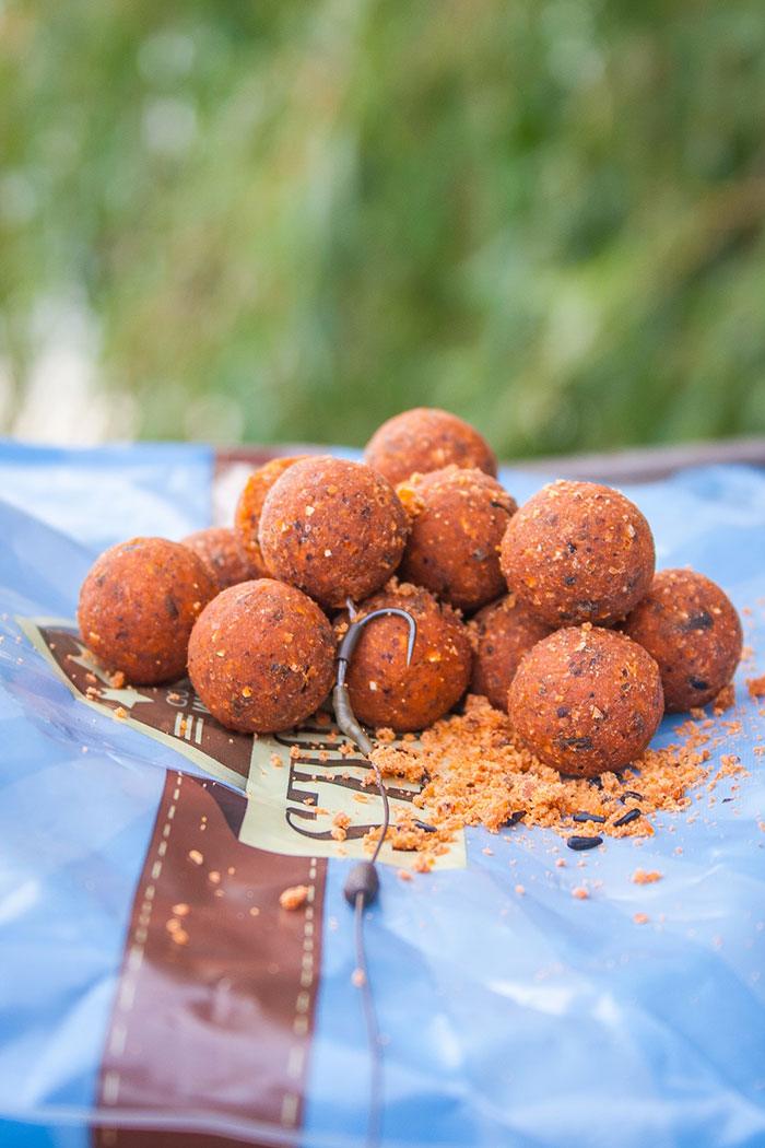 Tijdens de sessie zelf verbruiken we maar een paar handjes aas.